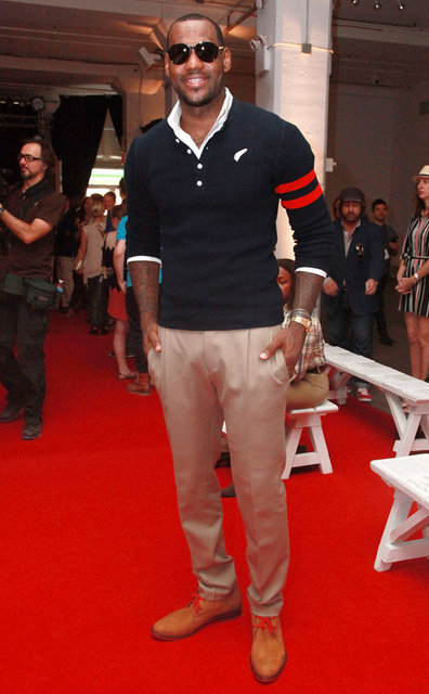 NBA kralı LeBron James de belki ilk etapta şaşırtacak bir isim olacaktır. Ama kendisi stili ile kitlelerin takip ettiği bir isim.