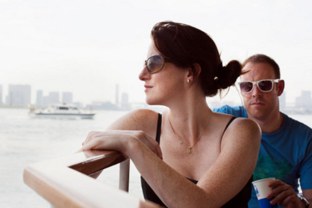 Erkekler 1 yılını kadınları seyretmekle geçiriyor.