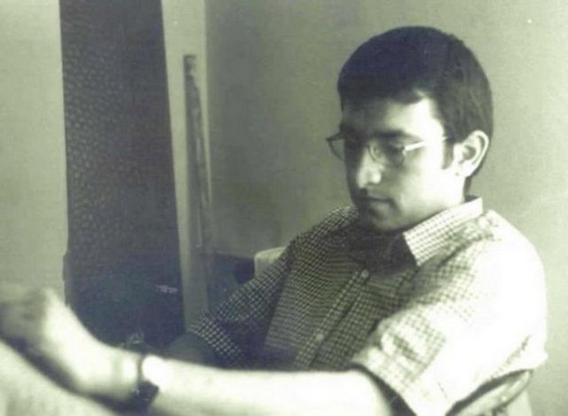 Zafer Ekin Karabay : Akademisyendi. Üniversitedeki odasında kendisi asarak intihar etti. Tek kitabı ölümünün ardından yayınlandı. ' Hayatın neresinden dönülse kardır' dizeleriyle bir veda mektubu bıraktı.