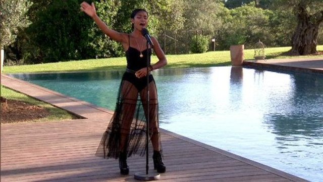 25 yaşındaki ABD'li pop şarkıcısı Simone Battle, Los Angeles'daki evinde hayatına son verdi.