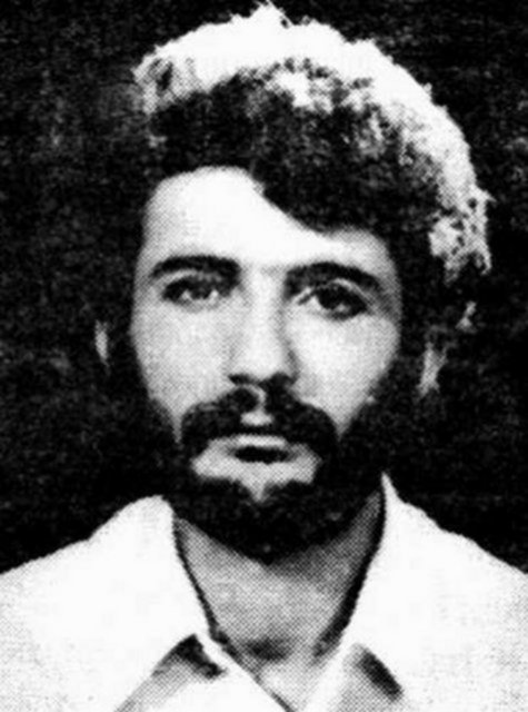 İlhami Çiçek: 'Yalnız Hüznü vardır, Kalbi olanın' dizeleri ile buhranını anlattı. 29 yaşında balkondan atlayarak intihar etti.