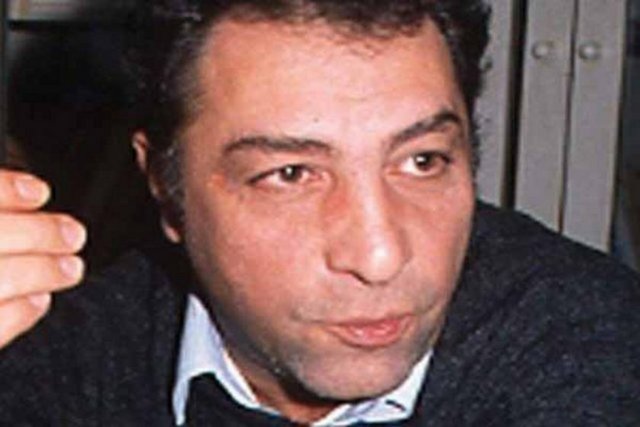 Metin Kaçan: Jak Laban ve Andante takma isimleri ile yazılar yazdı.Daha sonra 'Ağır Roman' piyasaya çıktı ve senaryolaştırılarak, filme alındı. 6 Ocak 2013'te bindiği taksiyi durdurduktan sonra Boğaziçi Köprüsü'nden atlayarak intihar etti.