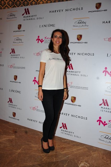 LARA TÜRKER 
