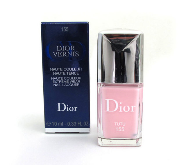 Bu renk tonlarını bütünleyecek bir oje için ise Chanel Emprise no. 569 veya Dior Tutu no. 155'i önerebilirim. Dior oje fiyatları 59 TL.'den başlıyor.