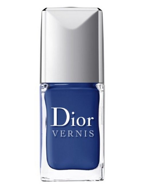 Mavinin en güzel tonlarından bir diğerini ise Dior'dan seçtim. Dior Vernis Blue Denim harika bir yaz rengi diye düşünüyorum.