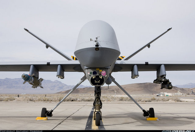 Ülke: ABD Robot adı: Reaper Üretici: General Atomics Boy (cm): 2012 Ne yapabiliyor: Saatlerce uçabilen ve uzaktan kontrol edilebilen misiller taşıyan arama ve imha robotu. Kaynak: Dünya Gazetesi