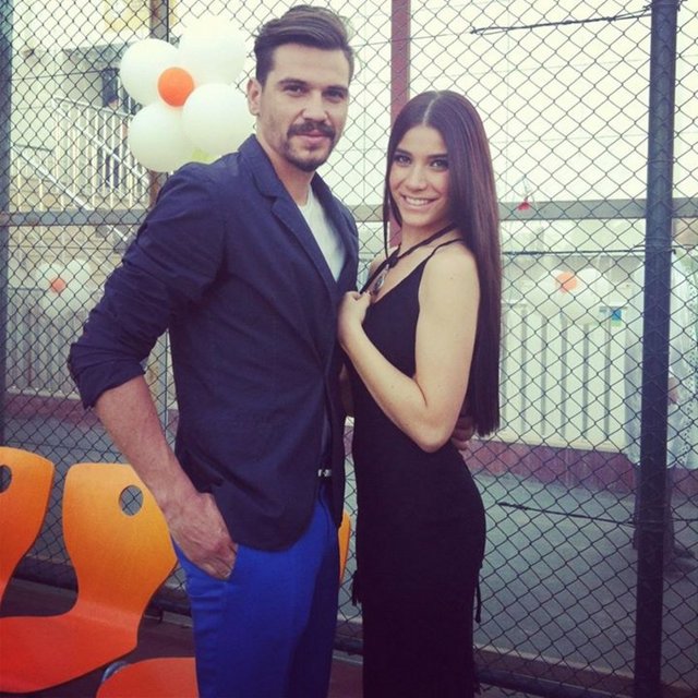 Elis Gülüm'ün, Beşiktaş'ın milli futbolcusu Ersan Adem Gülüm'ün kız kardeşi olduğu öğrenildi.