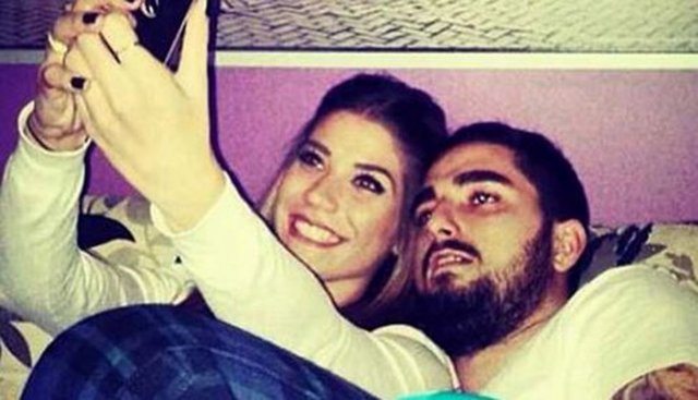 Dövmeleriyle, kaşlarıyla, saçlarıyla çok konuşulan İbrahim Tatlıses'in oğlu İdo, şekil verdiği kaşlarıyla herkesi şaşırtan İdo, bir süredir Elis Gülüm'le birliktelik yaşıyor.