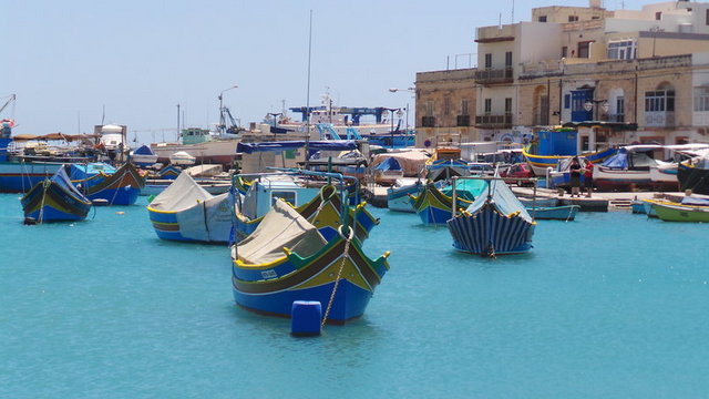 Malta'nın en bilinir tatlarından biri de tavşan eti. Fenkata (tavşan yahnisi) inanılmaz lezzetli bir yemek. Bugibba'ya yolunuz düşerse özellikle burada tadın. Düşmezse St. Julian's  Gululu'da deneyebilirsiniz.