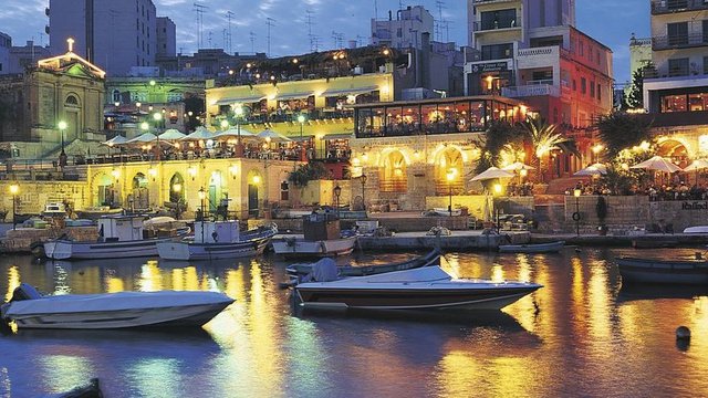 Şehirle iç içe olacaksanız Sliema'da ya da Spinola Bay'deki otelleri tercih edebilirsiniz.