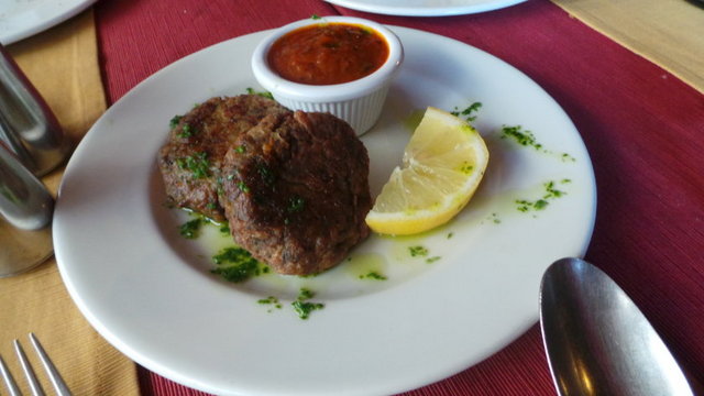 İtalyan mutfağının izlerini taşıyan Malta mutfağı, oldukça zengin çeşitliliğe sahip. Ayrıca fast food zincirleri de adada hizmet vermekte.