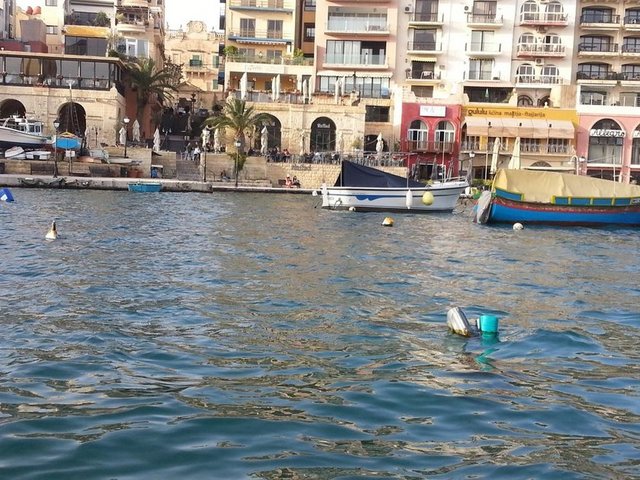 Bu arada, Malta'da yemeğin dışında, içecekte çok ucuz. Kontrolü elden bırakmayın. Sözün özü, ön yargılı gidip dönmek istemediğim bu adaya, her mevsim ama özellikle nisan-haziran ayları arasında mutlaka gitmelisniz. Şimdiden iyi tatiller!