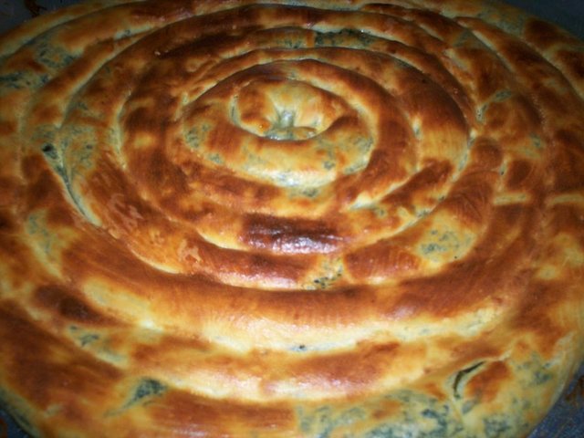 Aşırı yağlı börek, kek, yaş pasta çörek, kurabiye gibi besinler