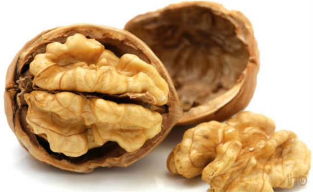 Ceviz ve fındık: Yüksek antioksidan özelliği olan omega-3 ve E vitamininin yanı sıra magnezyum ve posa da içerir. Haftada 2-3 kez 6-7 fındık ve 2-3 ceviz tüketilmelidir.