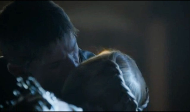 Game of Thrones'ta çıldırtan sahne - Game Of Thrones'un dün gece yayınlanan bölümü, tüm dünyada adeta bomba etkisi yarattı.