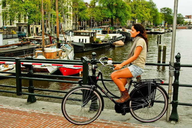 Bisiklet sürmek ise diğer zayıflama yöntemleri gibi hep kalori harcatan hem de sağlığa olan faydaları ile belki de diğer zayıflama egzersizlerine nazaran bir takım olumlu yönleri olan bir hareket çeşididir.