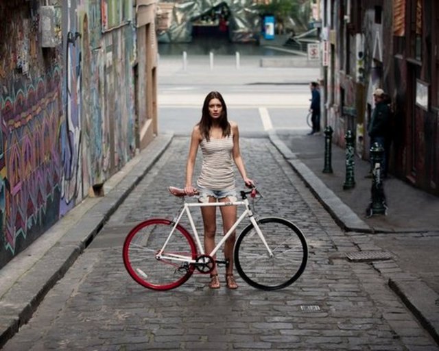 Özellikle vücut ağırlığının %70'inin selede taşındığı bisiklet sporu bu hedef grup için vücut performansını arttırmak, metabolizmayı hızlandırmak için çok uygun.