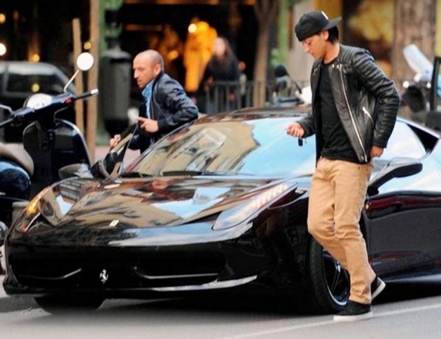 MESUT ÖZİL - FERRARİ 458 ITALİA