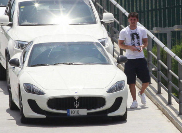 FUTBOLCULARIN OTOMOBİLLERİ - Messi - Maserati GranTurismo MC