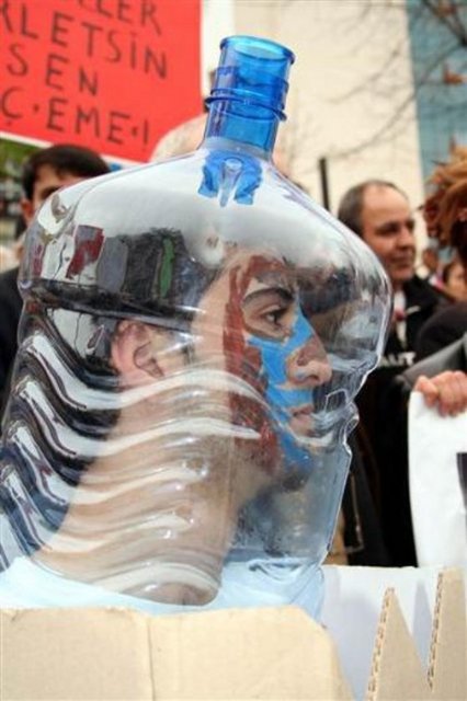 Dünya Su Günü çerçevesinde, "Bursa'nın suyu için susuyoruz" yürüyüşü düzenlendi.