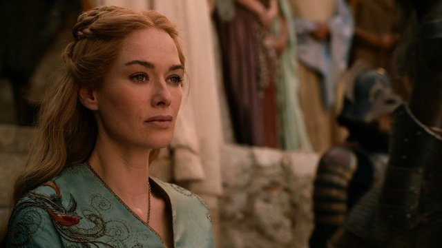 Cersei Lannister (Lena Headey) - Bildiğin Hürrem! Ama daha diş geçiremeyen hali, daha zeki olsa yapacak da olmuyor. Yedi Krallık'ın kraliçesi. Hırslı ve narsist. İktidarını korumak için yapmayacağı şey yok, masum bir çocuğu öldürmeye çalışmak da dahil.