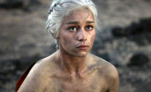 bu yüzden yazar dizinin geleceği için seçilmiş bir grup yapımcıya kendi vizyonunu aşılamaya çalışıyor. Bu şekilde Game of Thrones o olmasa bile devam edebilecek.