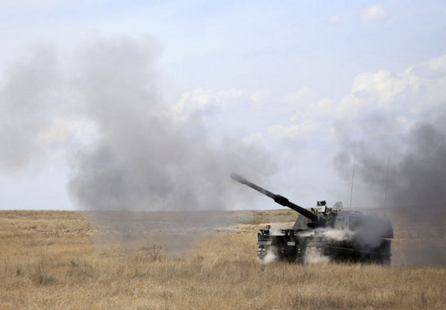 Topçu ve Füze Okulu Komutanlığındaki milli üretim Fırtına ve Panter öbüslerinin atışlarını görüntülendi