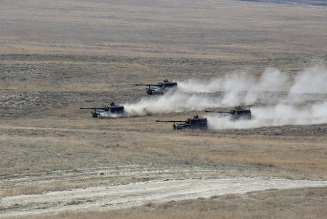 Türk mühendislerince geliştirilen yüksek ve alçaktan mermi atabilen kısa namlulu bu toplar, Sakarya Kışlası Tatbikat Bölgesi'ndeki atışlarda başarılarıyla dikkat çekti.