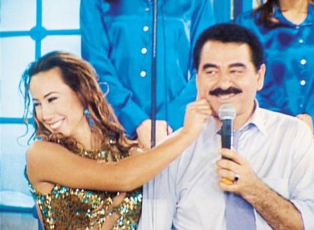 İbrahim Tatlıses'le birlikte oldukları dönemde Asena, bir benzincide ünlü türkücüden dayak yerken görüntülenmişti. Tatlıses ve Asena olaydan kısa bir süre sonra ayrıldılar.