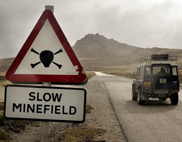 Yavaş, mayın tarlası...