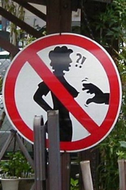 İşte dünyanın dört bir tarafından, ilgi çekici ve komik trafik işaretleri...