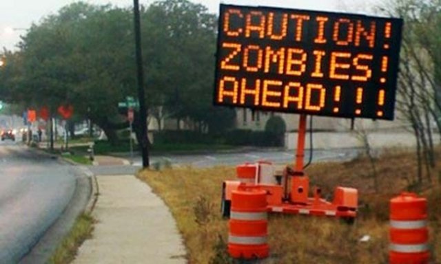 Dikkat ileride ZOMBİE'ler var