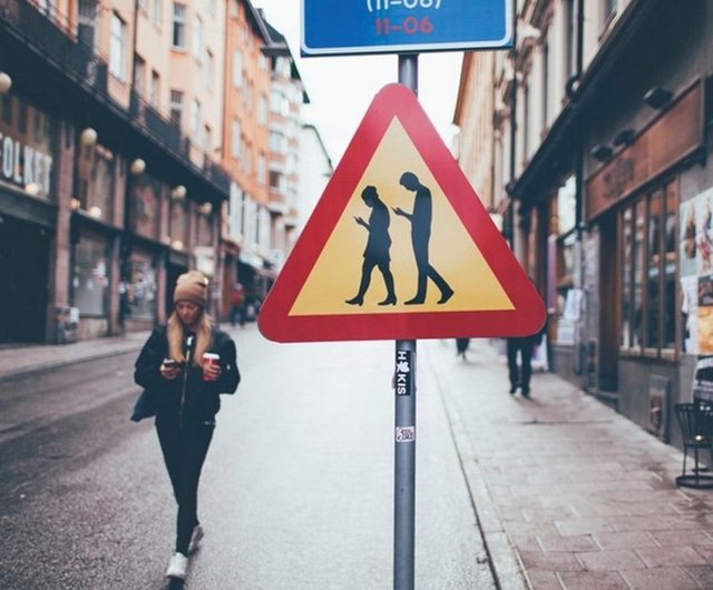 İsveç'te sokaklarda bu tabelayı görenler şaşkınlıklarını gizleyemedi. Tabii o tabelayı bile görmeyenler vardı... 