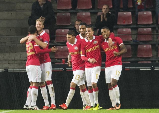 29 - PSV Eindhoven (64.862)