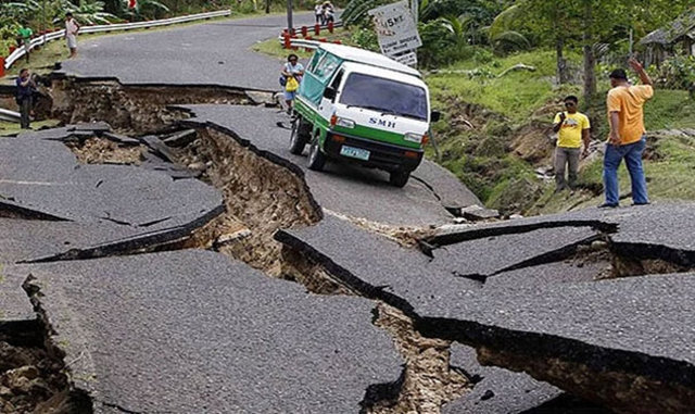 Dünya'da 25 deprem oluyor