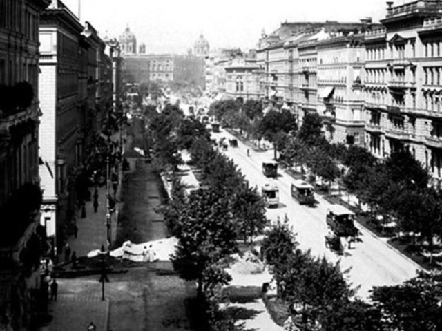 Sergide, Sultan Abdülhamid'in teknoloji merakına dair şu bilgiler bulunuyor:"Sultan II. Abdülhamid, teknolojiye meraklı bir padişahtı. 19. yüzyılda fen bilimlerinde yaşanan baş döndürücü ilerleme Sultanı da cezbediyordu.