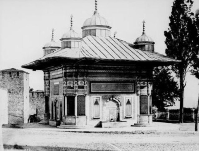 Taksim civarındaki çeşmenin resm-i küşadı (açılışı), 1902
