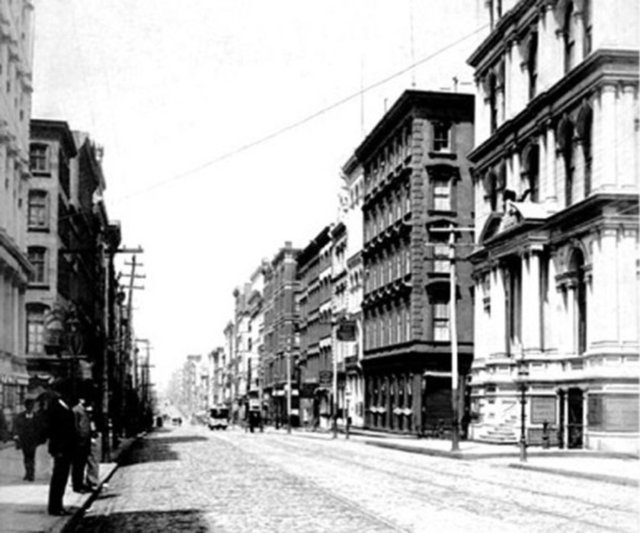 DÜNYANIN İLK VE EN BÜYÜK KOLEKSİYONUSergilenen fotoğraflar arasında dünyanın çeşitli coğrafyalarından fotoğraflar ve dünya liderlerine ait kareler bulunuyor.