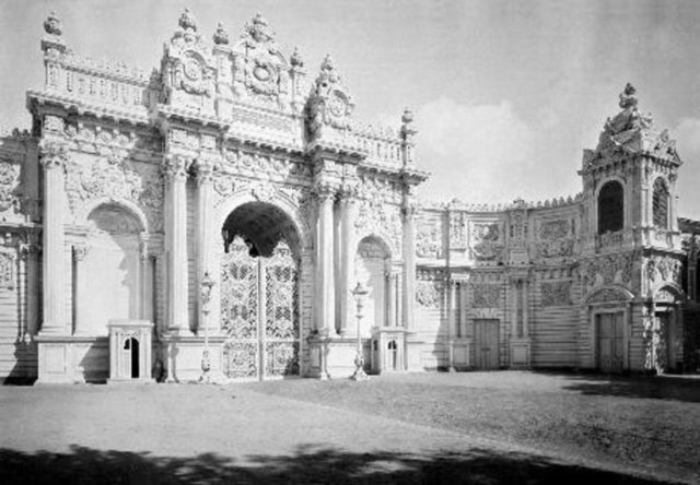 Dolmabahçe Sarayı Saltanat Kapısı (Beşiktaş)