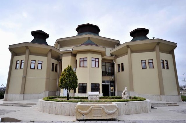 Biz, mumya görmek ve Kapadokya'yı keşfetmek isteyenleri Kapadokya'ya ve Aksaray Müzesi'ne bekliyoruz" şeklinde konuştu. -  - AA