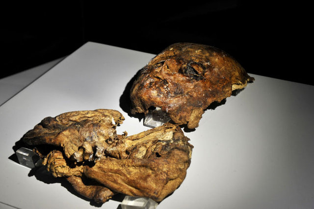 Müzenin, Kapadokya tarihini yansıttığını belirten Demir, "Kapadokya'nın 11 bin yıllık tarihine ışık tutan önemli arkeolojik ve etnografik eserler,