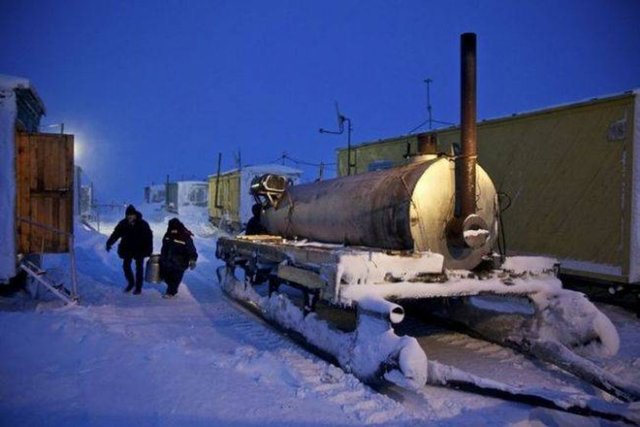 -  - Ancak, burada asırlar boyu yaşayan Nenets halkı için geyik bakıcılığı sadece iş ve geçinme değil, aynı anda hayatın manası anlamına geliyor. -
