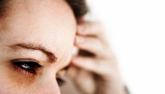 Migrende tetikleyici etkenler kişiden kişiye göre değişiyor. Buna karşın alkolün ise önemli bir tetikleyici olduğu biliniyor.