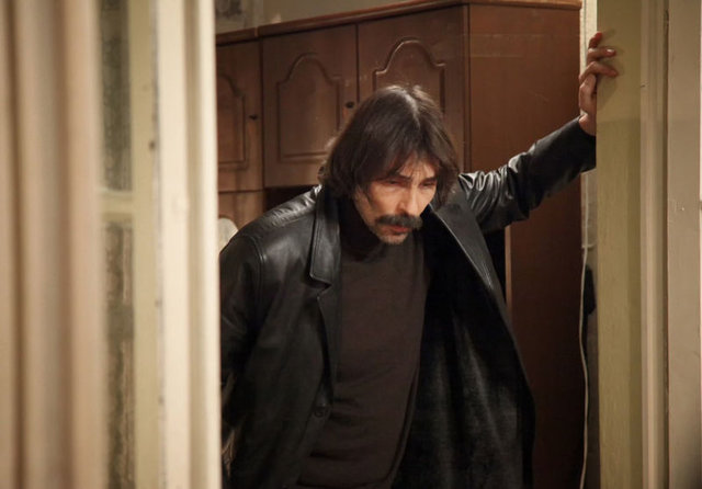 TERS KÖŞEYE YATIRACAK - Erdal Beşikçioğlu, Kurtlar Vadisi ekibinden ayrılan senarist Bahadır - Özdener'in yazdığı '7 Şubat' adlı dizide bir mafya babasını canlandıracak.