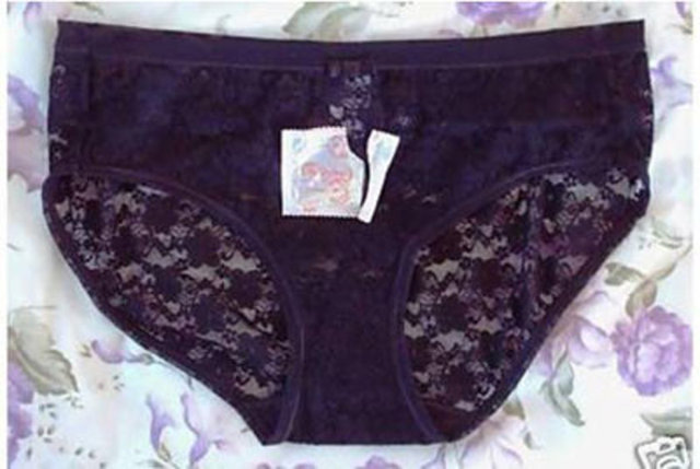 Aldatan eşe büyük şok: Aldatan kocanın kullandığı kondom ve sevgilisinin iç çamaşırını internet sitesine koydu. Avustalya'da kocasındann intikam almak isteyen kadının bu hareketi görenleri hayrete düşürdü.