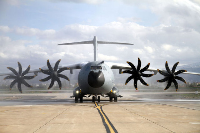 Türkiye'nin ilk stratejik nakliye uçağı A400M - Türkiye'nin ilk stratejik nakliye uçağı olan A400M, Türk mühendislerinin tasarım ve imalatına katıldığı ilk uluslararası uçak projesi.