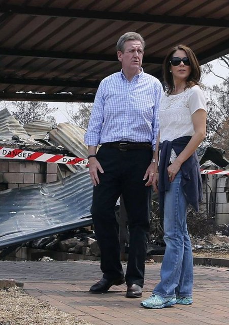 Barry O'Farrell Ekim 2013'te Sidney'in batısındaki Winmalee banliyölerinde çıkan dev yangının ardından Danimarka Veliaht prensesi Mary ile bölgeyi gezmişti.