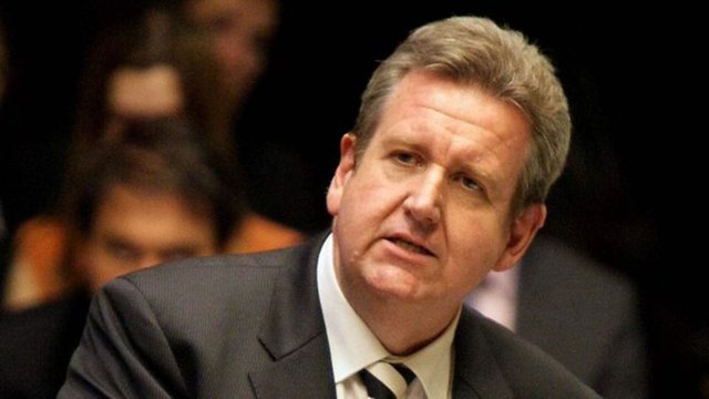 İstifasını açıkladığı basın toplantısında O'Farrell "Teşekkür notundaki imzamı kabul ediyorum, sorumluluk ve mesuliyete inanan birisi olarak hareketlerimin sonuçlarına katlanmayı kabul ediyorum" dedi.