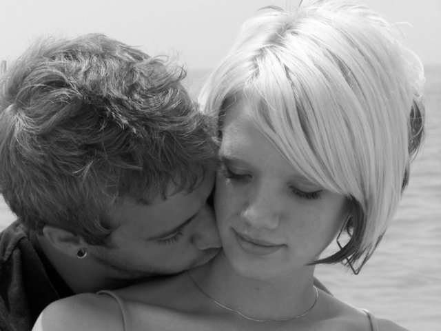 Boyundan öpmek: Seni istiyorum demektir.