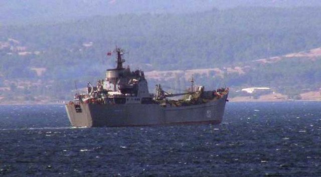 Buna karşılık, Rus donanmasına ait savaş gemileri geçen yıl dönüşleriyle birlikte 195, bu yıl ise 36 kez Türkiye boğazlarını kullandı.